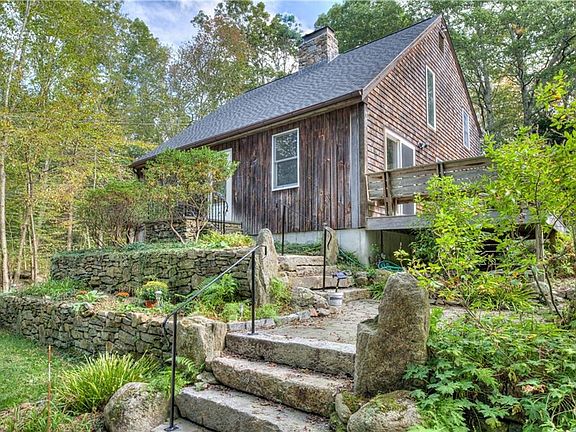 3rd image of 53 Top Hill Dr