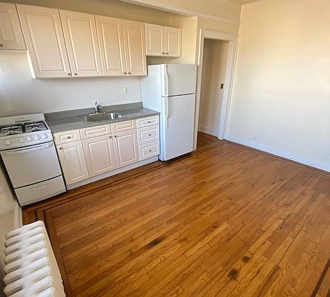 3rd image of 2267 35th St APT 3C