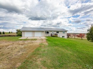 7715 41st St NE, Bismarck, ND 58503