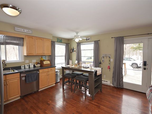 3rd image of 5053 Crestview Cir