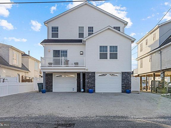 3rd image of 51 S Spinnaker Dr
