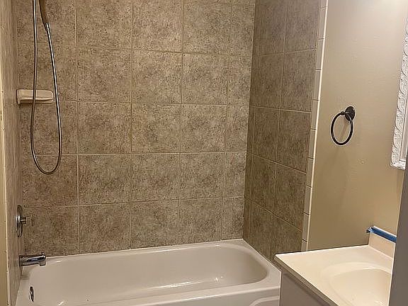 4th image of 1093 Cloverlawn Dr