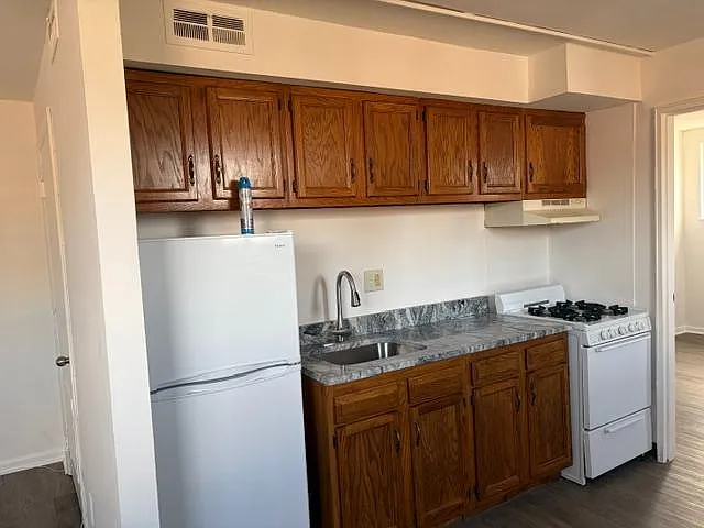4411 Sheffield Ave #5