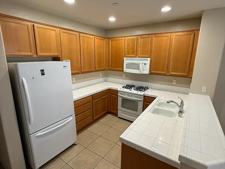 1497 Amsterdam Ct