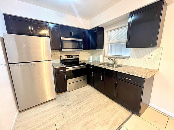 3rd image of 7551 Venetian St APT 4