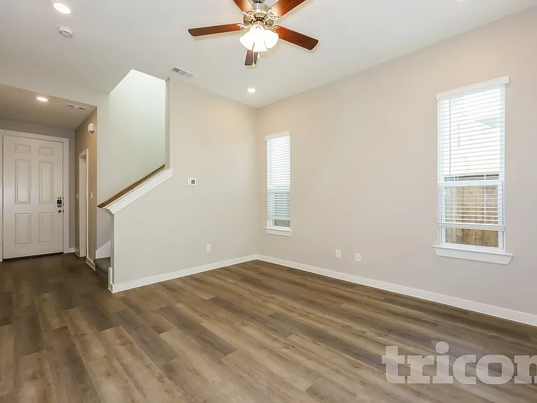 4303 Stonybrook Rd — Photo 2