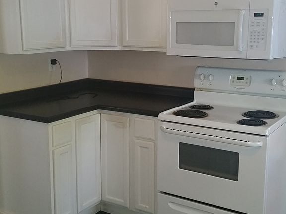 5th image of 161 Rock Island St