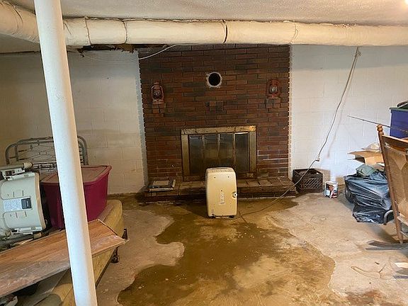 3rd image of 1352 E Mountain Pkwy