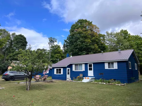14124 N Cemetery Rd, Grand Marais, MI 49839