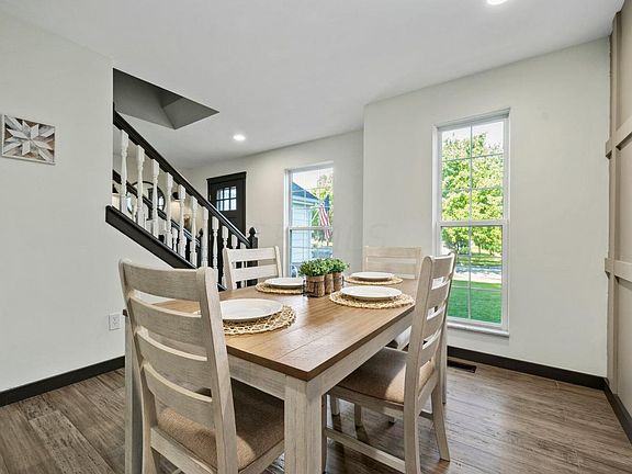 3rd image of 532 Zion Dr