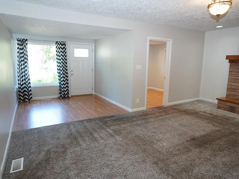 5707 N Bogart Ln — Photo 9