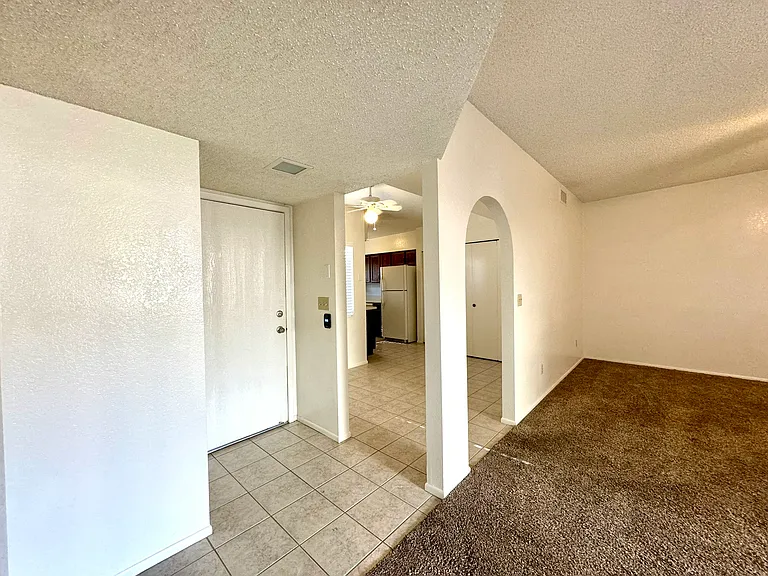 8144 E Rivenoak Dr — Photo 12