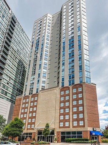 1st image of 645 N Kingsbury St APT 1809