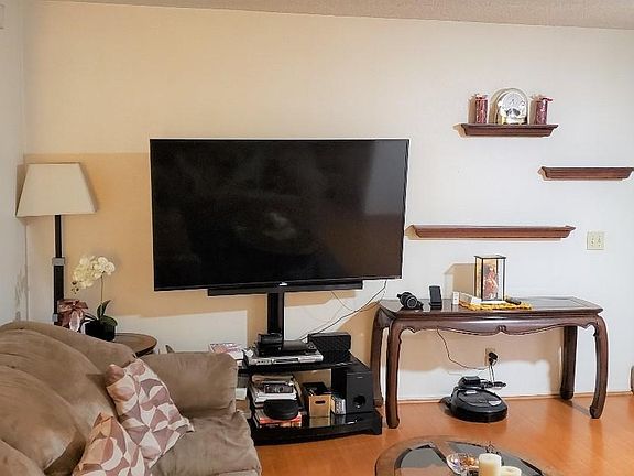 3rd image of 1454 E 5th St APT 6