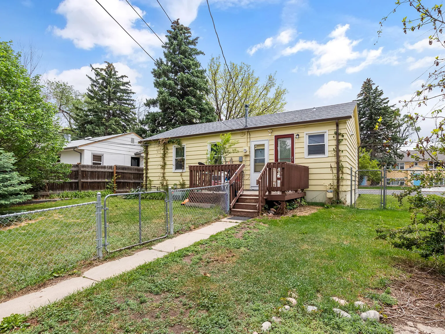 3 bed, 876 sqft, $1,575 — Photo 3