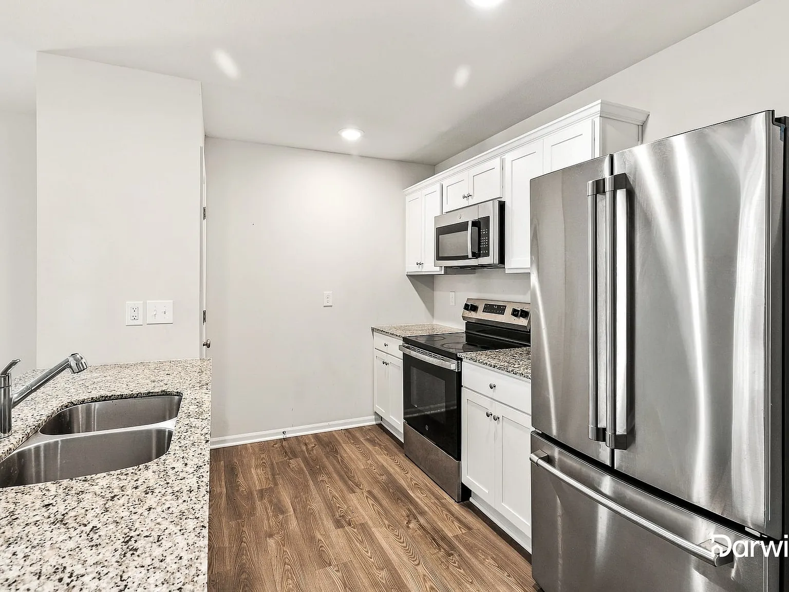 3 bed, 2.5 bath, 1271 sqft, $1,725 — Photo 3