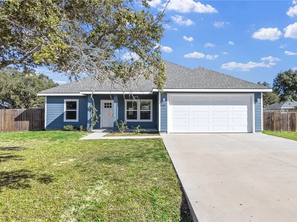 930 Redwood Ave, Rockport, TX 78382