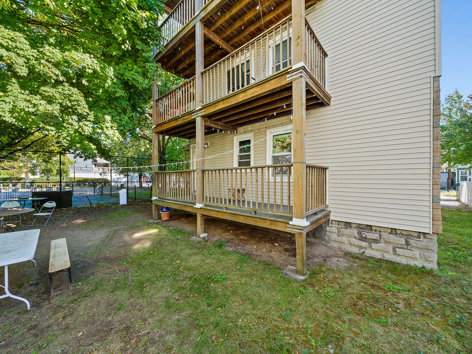 4 bed, 1300 sqft, $4,800 — Photo 3