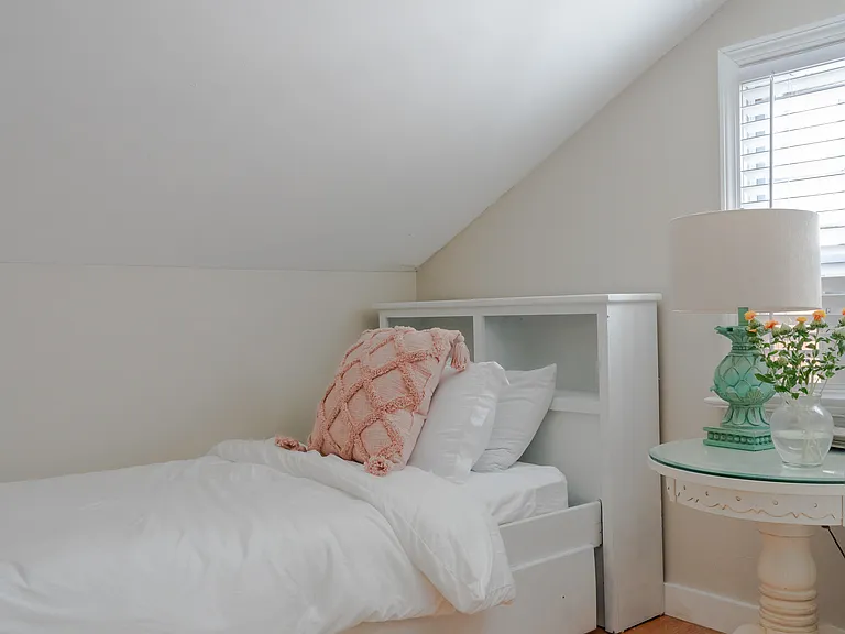 15 Florence Ave — Photo 12