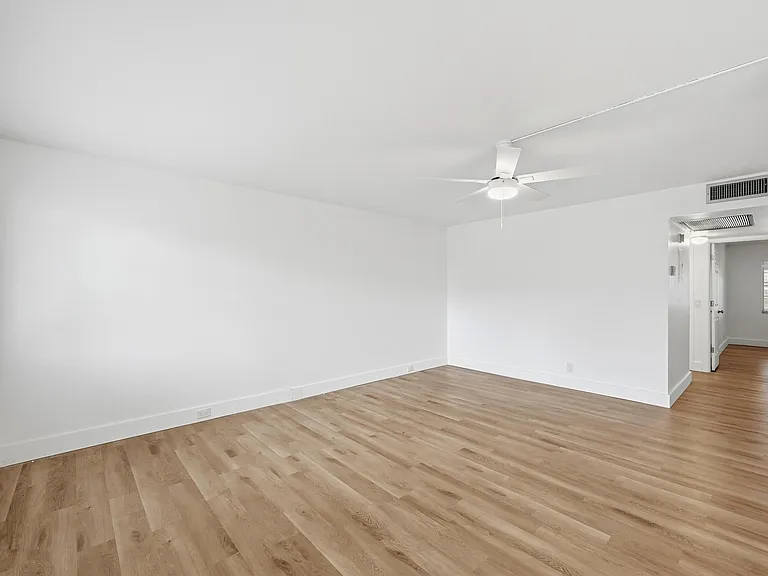 1043 Cornwall Dr #C — Photo 5