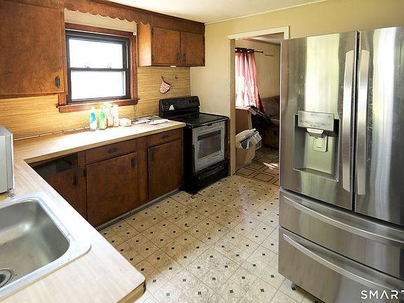 5th image of 4 Woodside Drive
