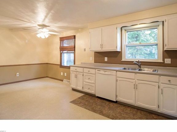 3rd image of 4590 Sheffield Dr