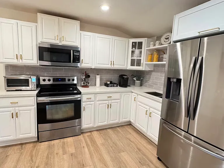 1161 Swan Ave — Photo 4