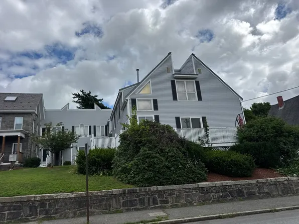 325 Mammoth Rd APT 1, Lowell, MA 01854