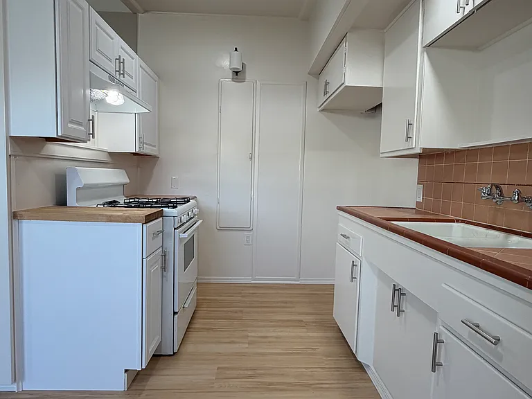 415 S Baldwin Ave #4 — Photo 6
