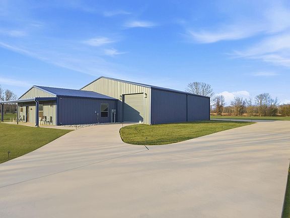 3rd image of 369 Air Park Dr