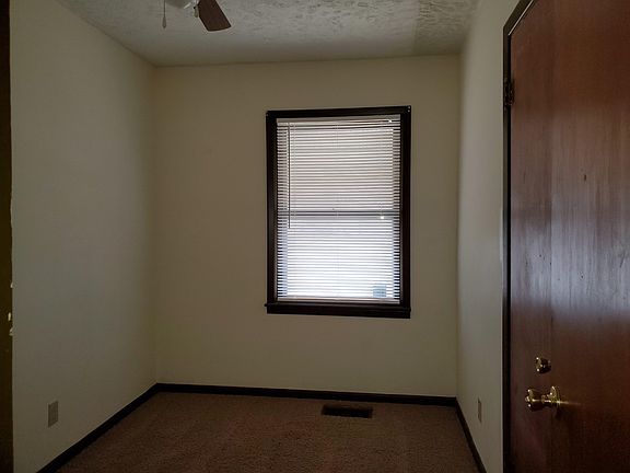 3rd image of 6 Sunset Dr