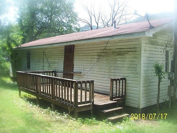 3rd image of 223 Squire Ln