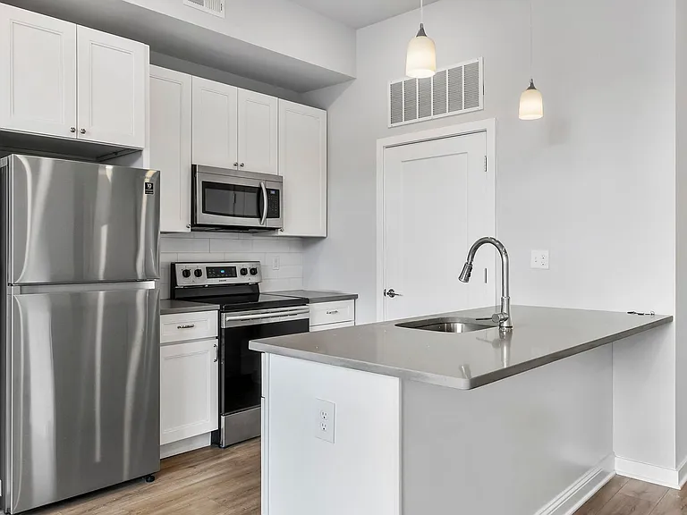 The Bentley Apartments — Photo 9