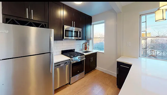 547 Clinton Street — Photo 4