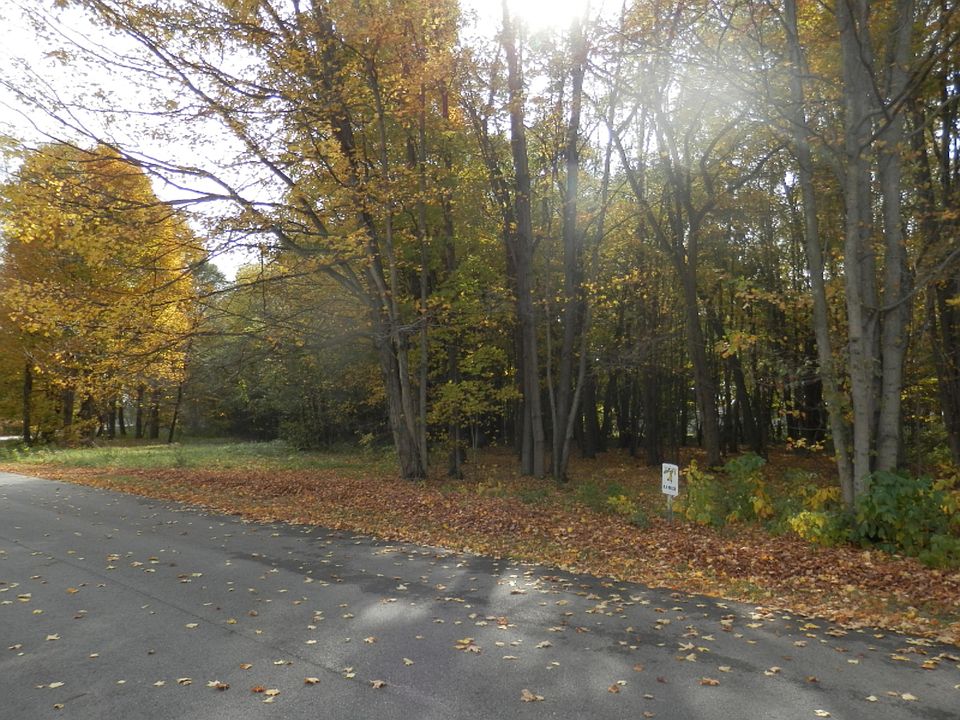 2nd image of 4 Harlan Dr