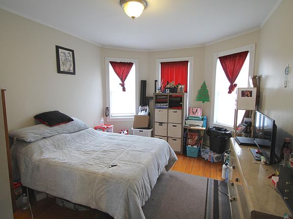 4th image of 155 Vinton St #1