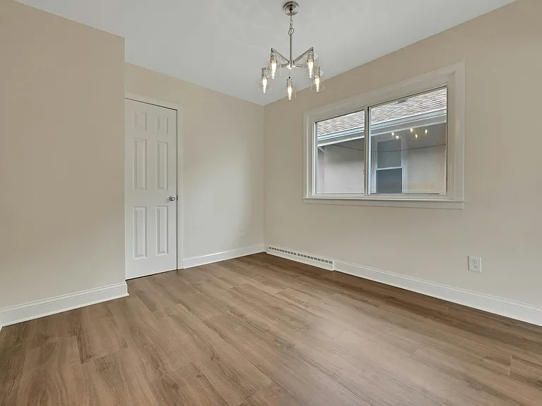 126 Huber St — Photo 5