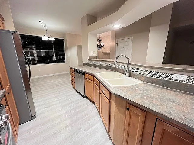 4043 Waterford Dr — Photo 11