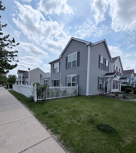 1st image of 1572 Victoria Park Cir