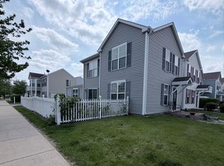 1572 Victoria Park Cir, Aurora, IL 60504
