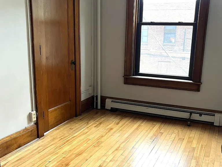 2202 Hennepin Ave E — Photo 8