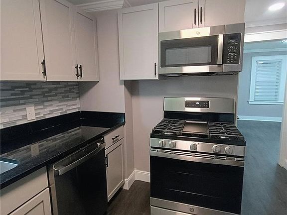 4th image of 200 Garden City Dr