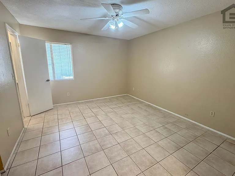 10610 S 48th St #1100 — Photo 18