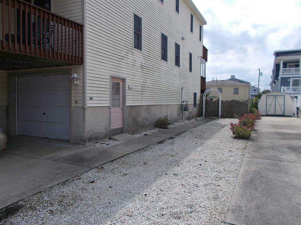 2nd image of 126 36th St #W