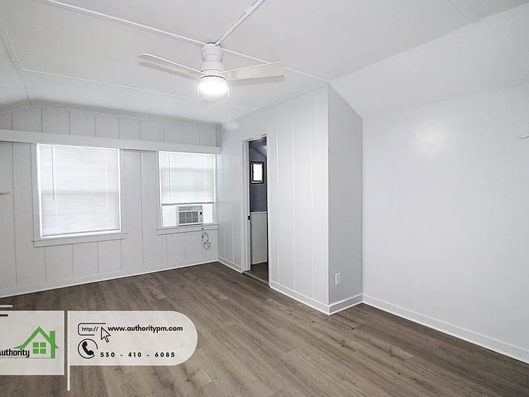 1143 Magnolia St — Photo 17