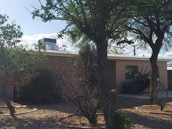 3rd image of 2122 S Magnolia Ave