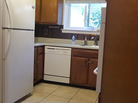 3rd image of 3208 Spencer Dr #1
