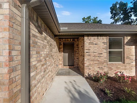 3rd image of 34 Brierfield Ln