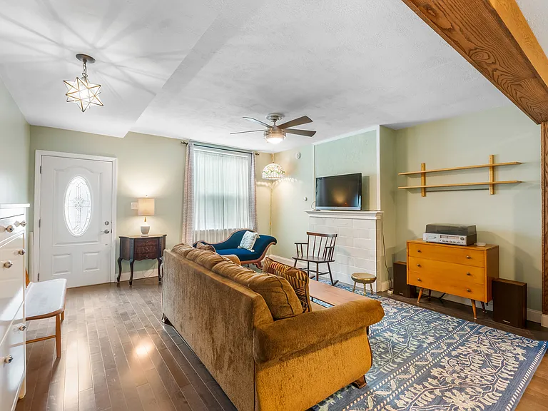 5255 Carnegie St — Photo 2