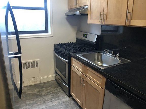 4th image of 3640 Johnson Ave APT 6F
